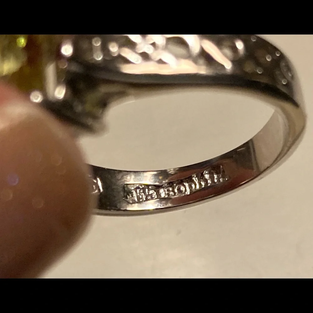 Beautiful Silver Lia Sophia ring with green stone - Picture 4 of 4